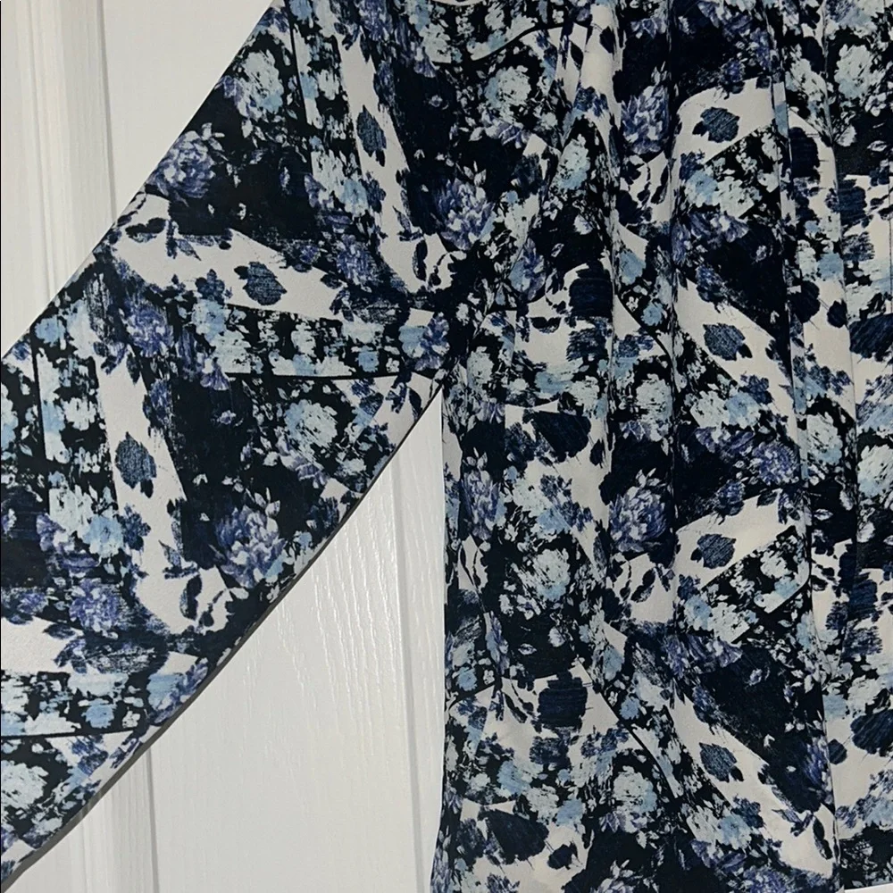 Lush Blue and White Open Front Blouse - Picture 4 of 4